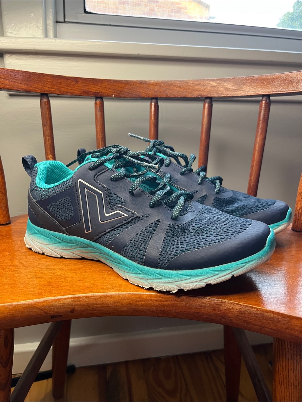 VIONIC Brisk Miles Women’s Sneakers Blue Teal Ombre Athletic Walking Shoes 8.5